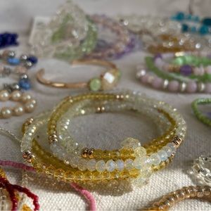 Lot of beaded bracelets, varying styles & colors (30+pc)